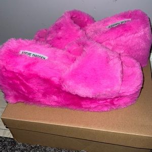 STEVE MADDEN- Pink Fur Platforms
